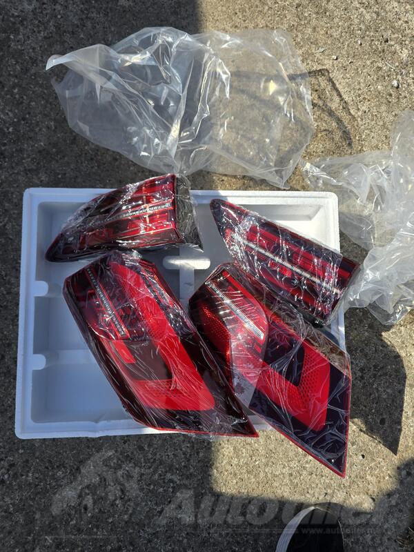 Oba stop svjetla za Volkswagen - Golf 8    - 2021