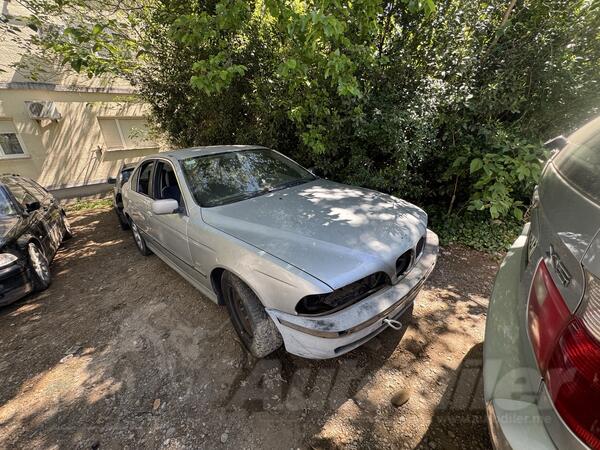 U djelovima BMW - 520 i
