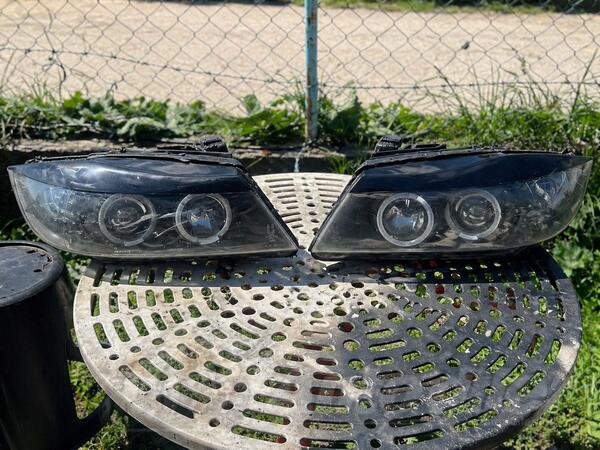 Oba fara za BMW - 320    - 2008