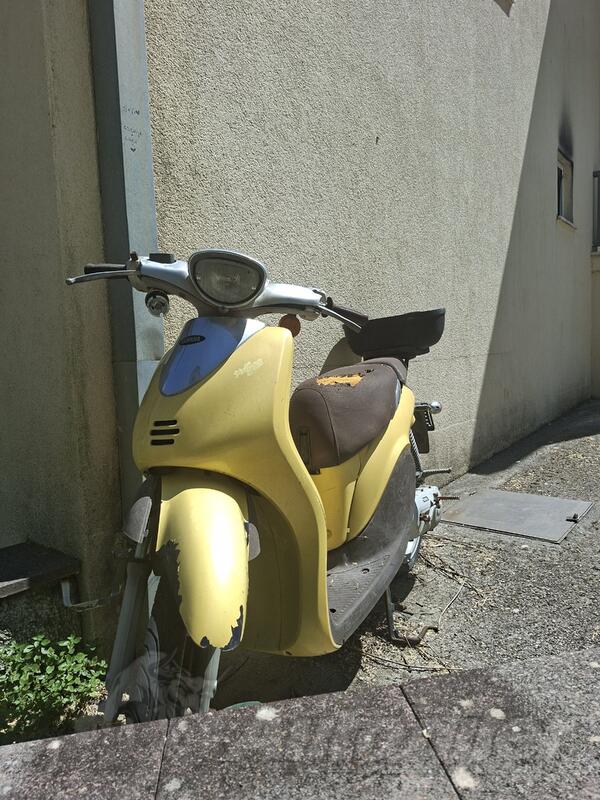 Yamaha - Stari skuter yamahe, nalik JOG-u