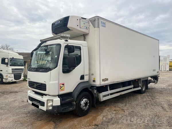 Volvo - FL6 260 / rampa / kamion hladnjača / LA2632