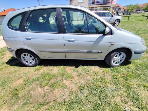 Renault - Scenic - 1,9
