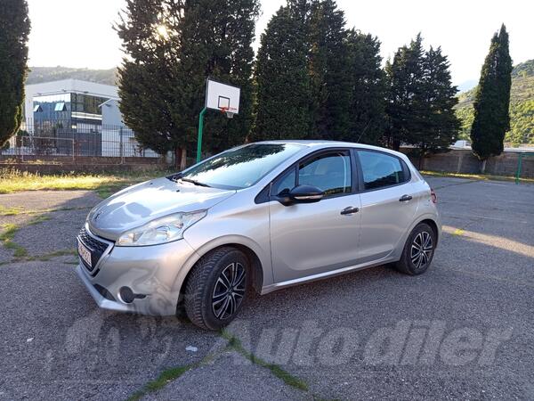 Peugeot - 208 - 1.0 I