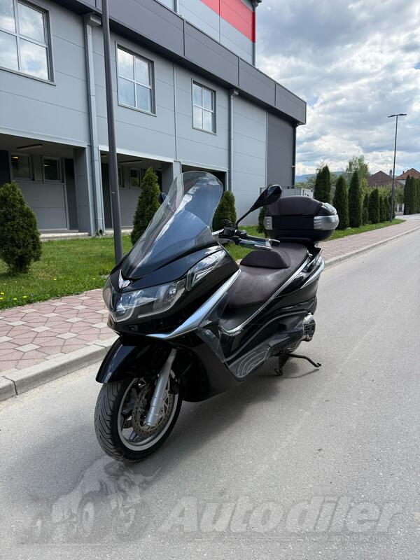 Piaggio - X10