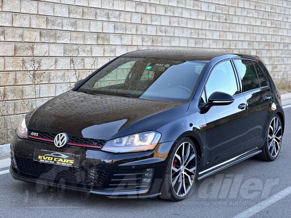 Volkswagen - Golf GTI - 2.0tsi