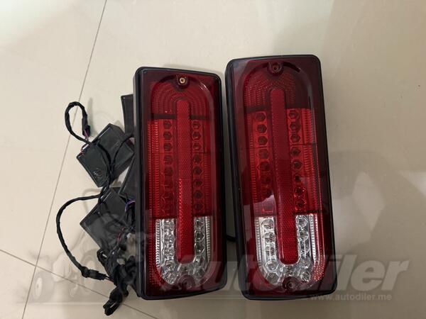 Oba stop svjetla za Mercedes Benz - G 350    - 2011