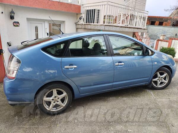 Toyota - Prius - 1.5 hibrid