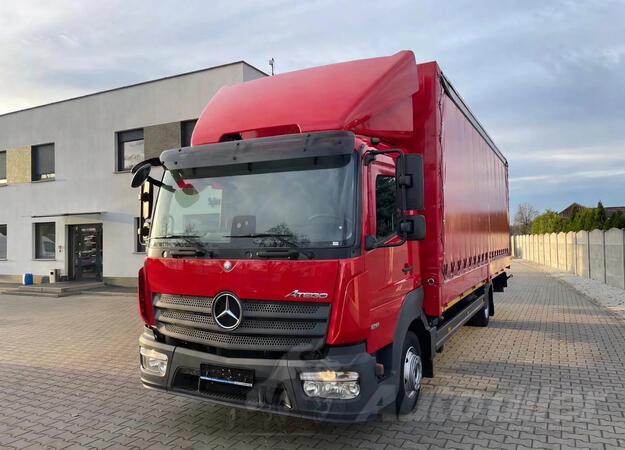 Mercedes Benz - ATEGO 818 kamion sa kliznom ceradom + rampa / LTK480