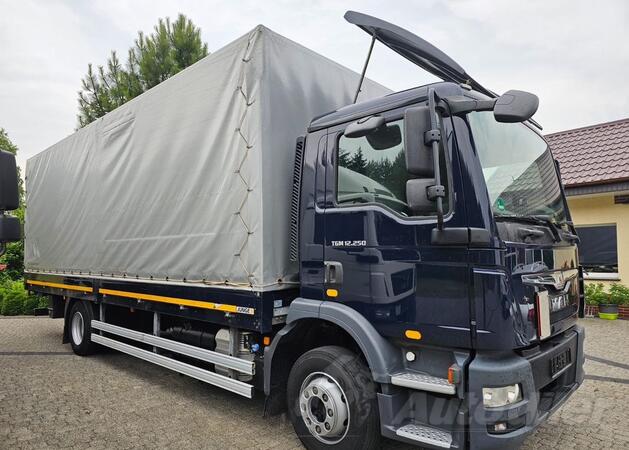 MAN - TGM 12.250  kamion s ceradom + rampa / LTK487