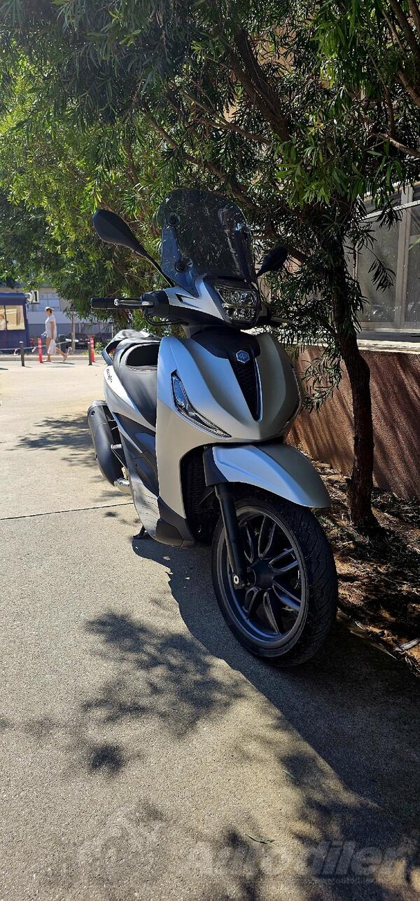 Piaggio - beverly 300s