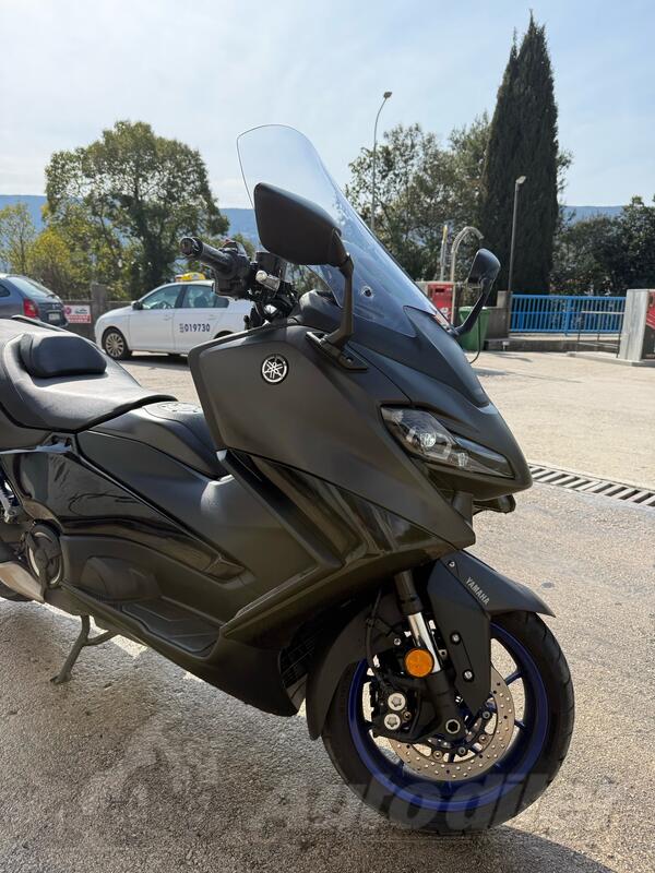 Yamaha - t max 560