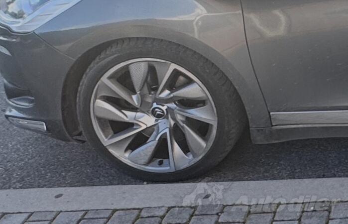 R Line felne i Cairns gume