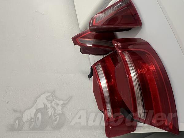 Oba stop svjetla za Audi - A5    - 2009