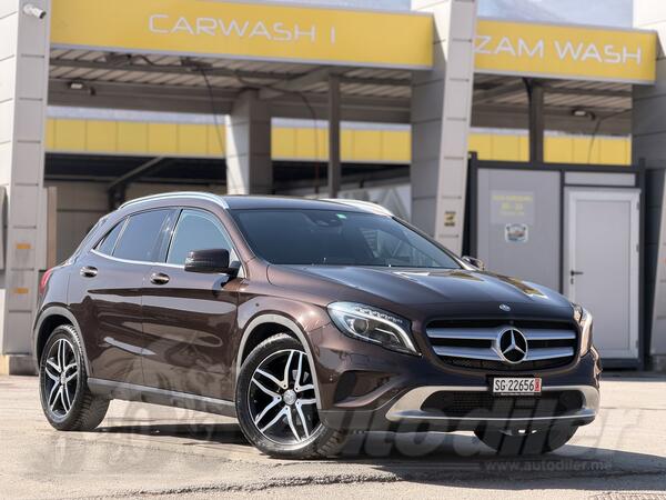 Mercedes Benz - GLA 220 - SWISS