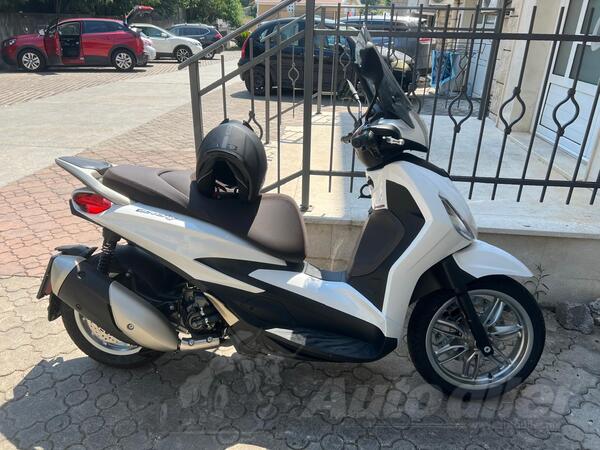 Piaggio - Beverly 300 HPE