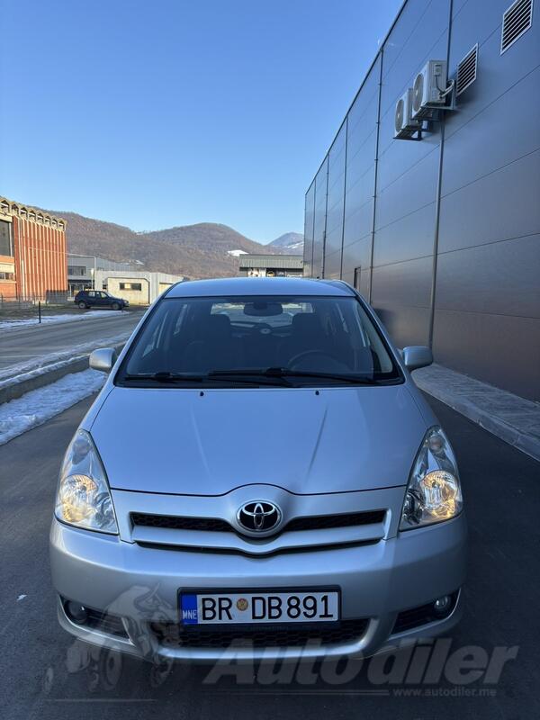 Toyota - Corolla Verso - 2.2