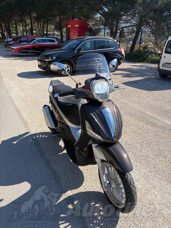 Piaggio - Beverly 300