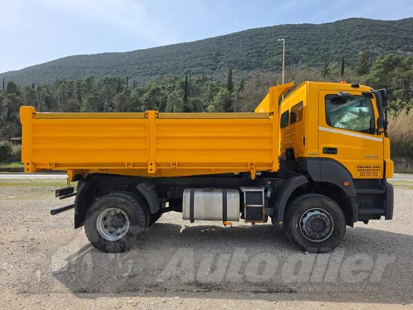 Mercedes Benz - 18 400