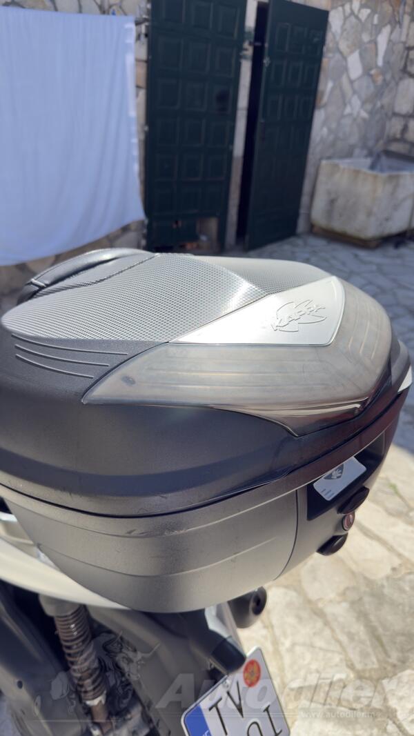 Krovni nosači, koferi, šatori i galerije