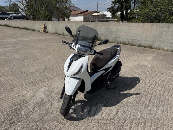 Piaggio - BEVERLY 300 HPE