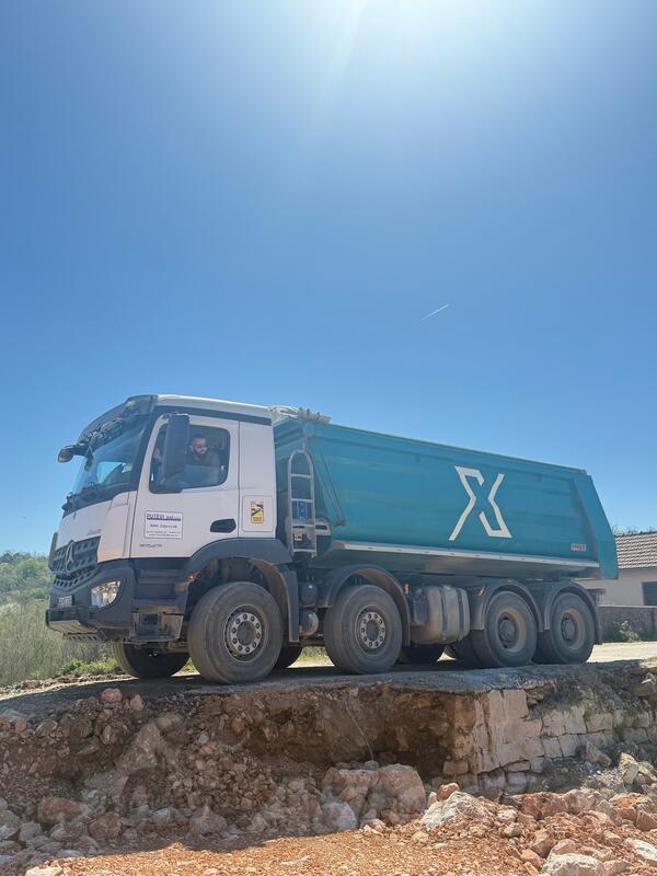 Mercedes Benz - AROCS 3743 8x4