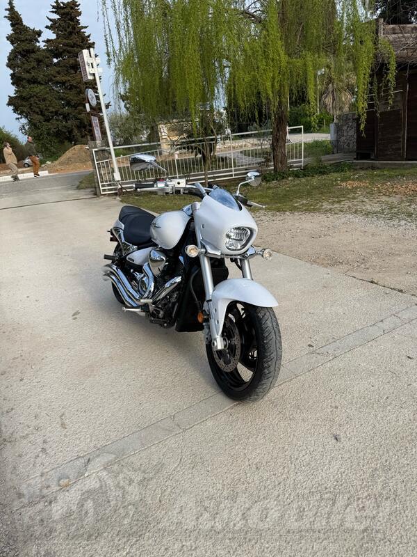 Suzuki - boulevard m90