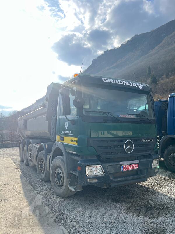 Mercedes Benz - 4448