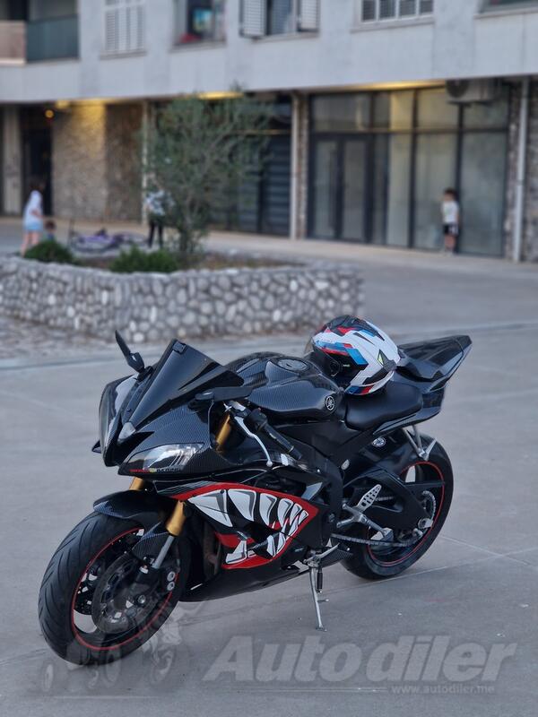 Yamaha - R6