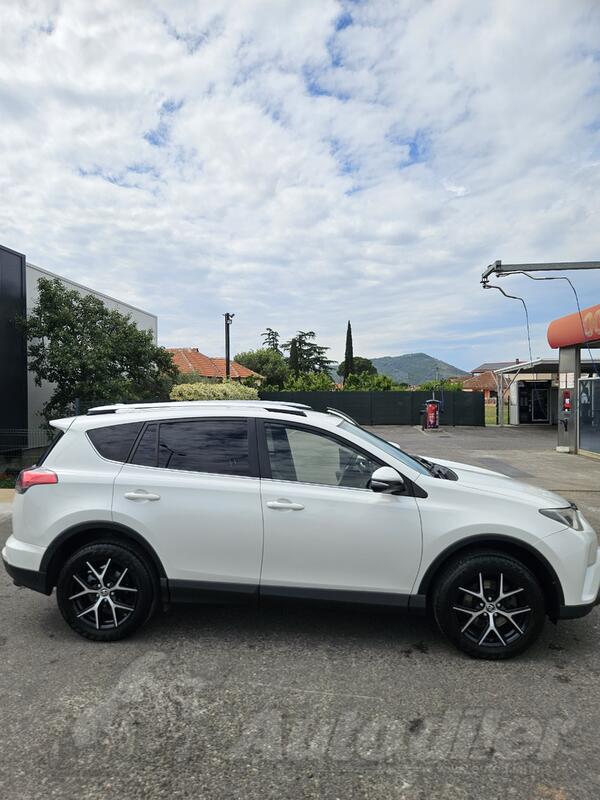 Toyota - RAV 4 - 2.0