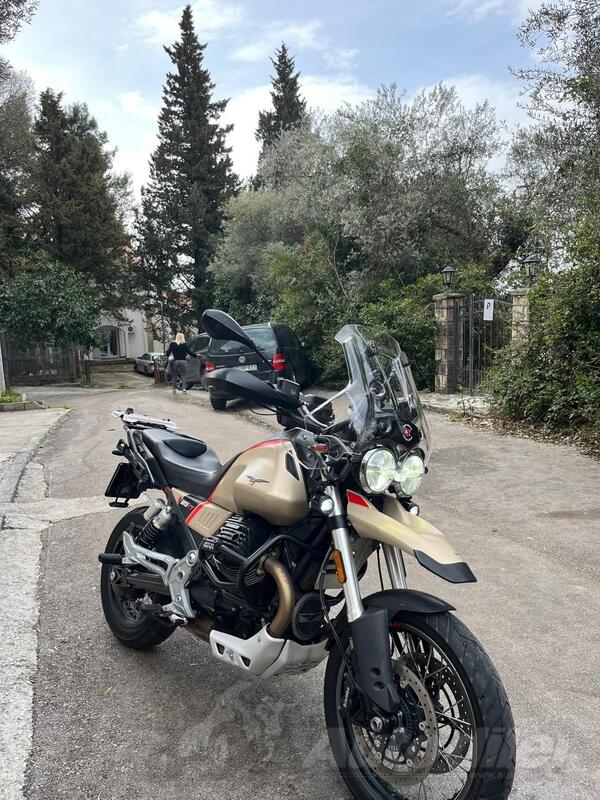 Moto Guzzi - V85TT