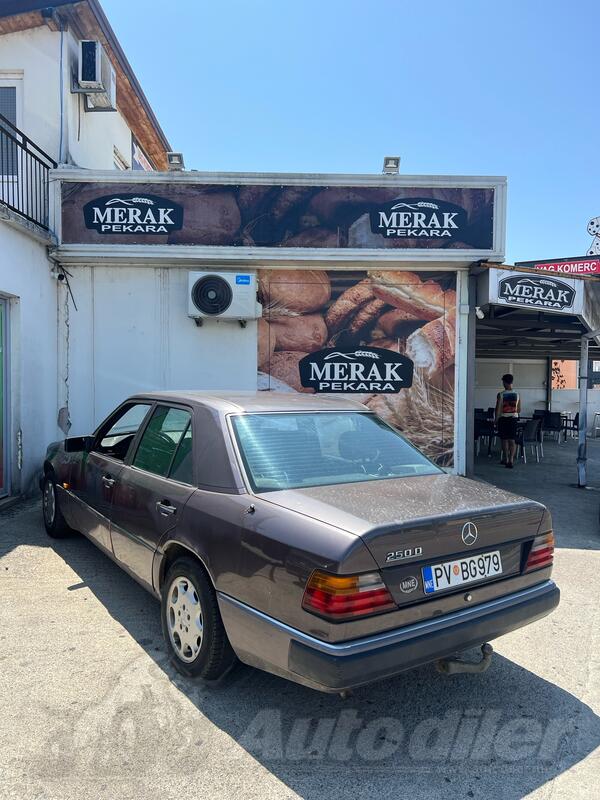 Mercedes Benz - E 250 - 2.5