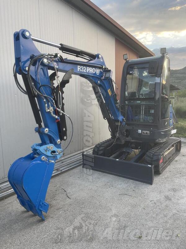 Kubota - R32