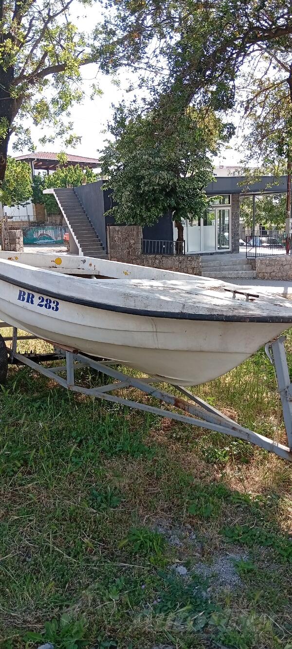 House boat - aaa