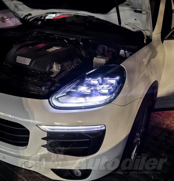 Oba fara za Porsche - Cayenne