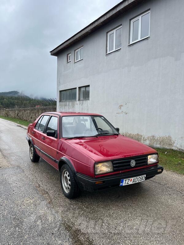 Volkswagen - Jetta - 1.6 b