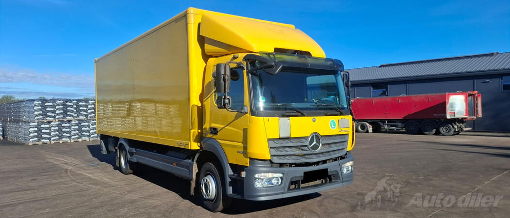 Mercedes Benz - Atego 1224 Kamion furgon + rampa / LTK765