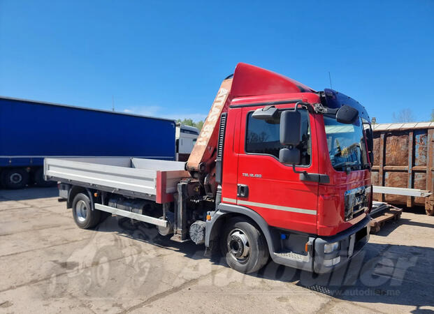 MAN - TGL 12.180 Kamion s ravnom platformom + Kran / LTK772