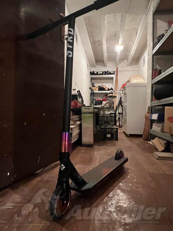 Trek - trotinet za trikove Street Surfing