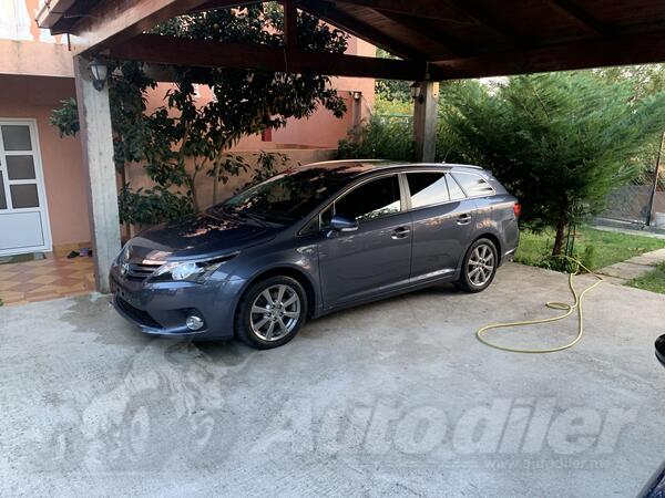 Toyota - Avensis - 2.2d.cat