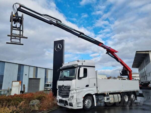 Mercedes Benz - Actros 2745 L / 6x2 / kran / kamion s ravnom platformom / MO3122