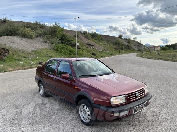 Volkswagen - Vento - 1.9td