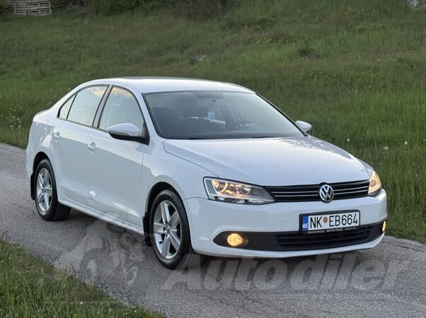 Volkswagen - Jetta - TSI