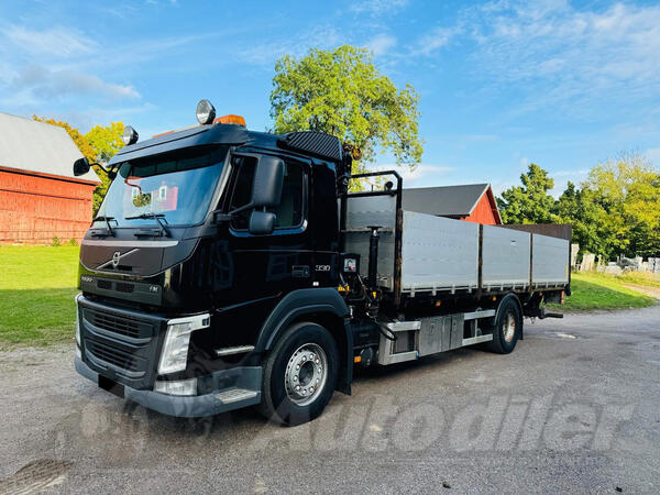 Volvo - FM330 / 4x2 / kran / Euro 6 / rampa / kamion s ravnom platformom / MO3168
