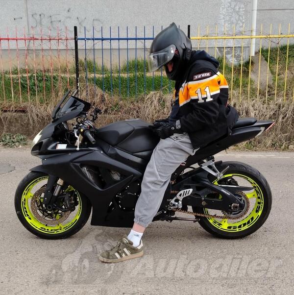 Suzuki - GSXR 600