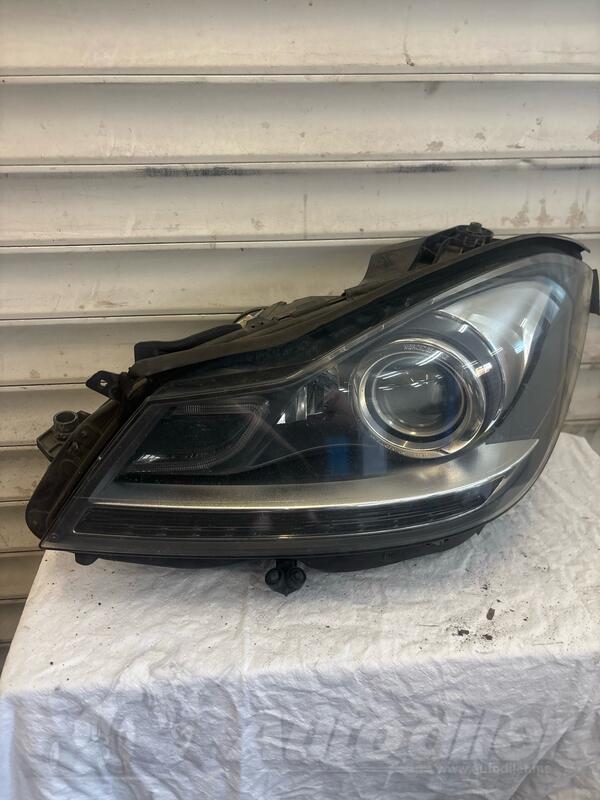 Lijevi far za Mercedes Benz - C 250    - 2013