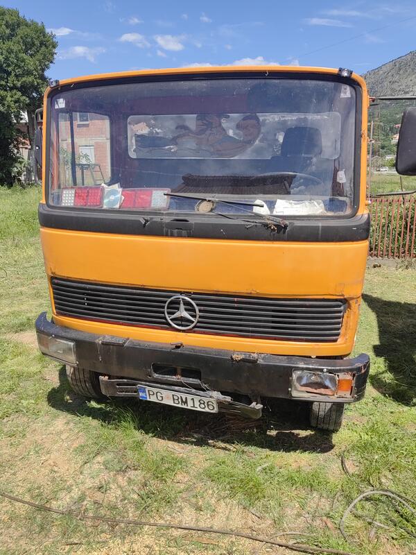Mercedes Benz - 813