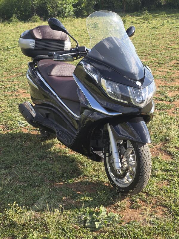 Piaggio - X 10