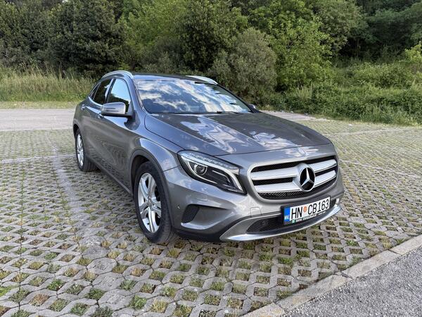 Mercedes Benz - GLA 220 - 4MATIC