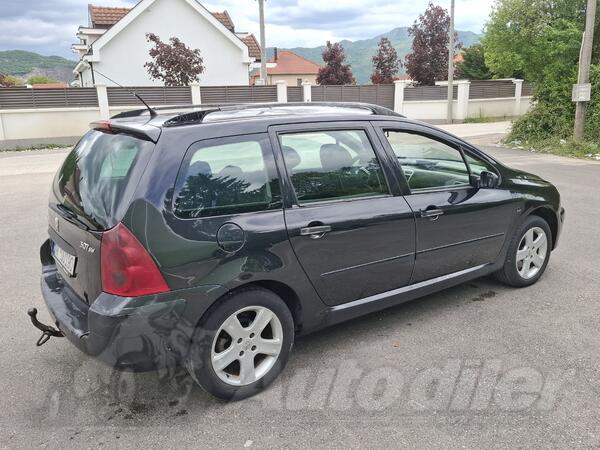 Peugeot - 307