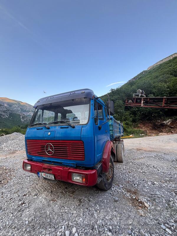 Mercedes Benz - 2235